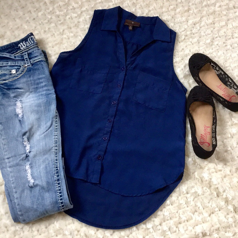 Navy hi-low lightweight top
